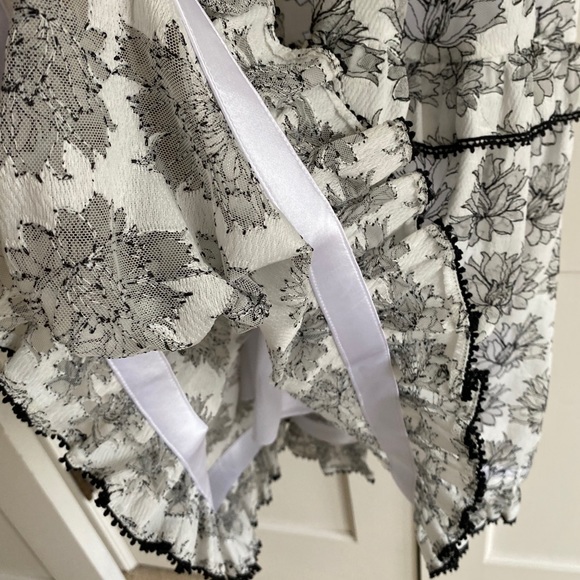 ML Monique Lhuillier white and black lace gown! - Picture 9 of 11